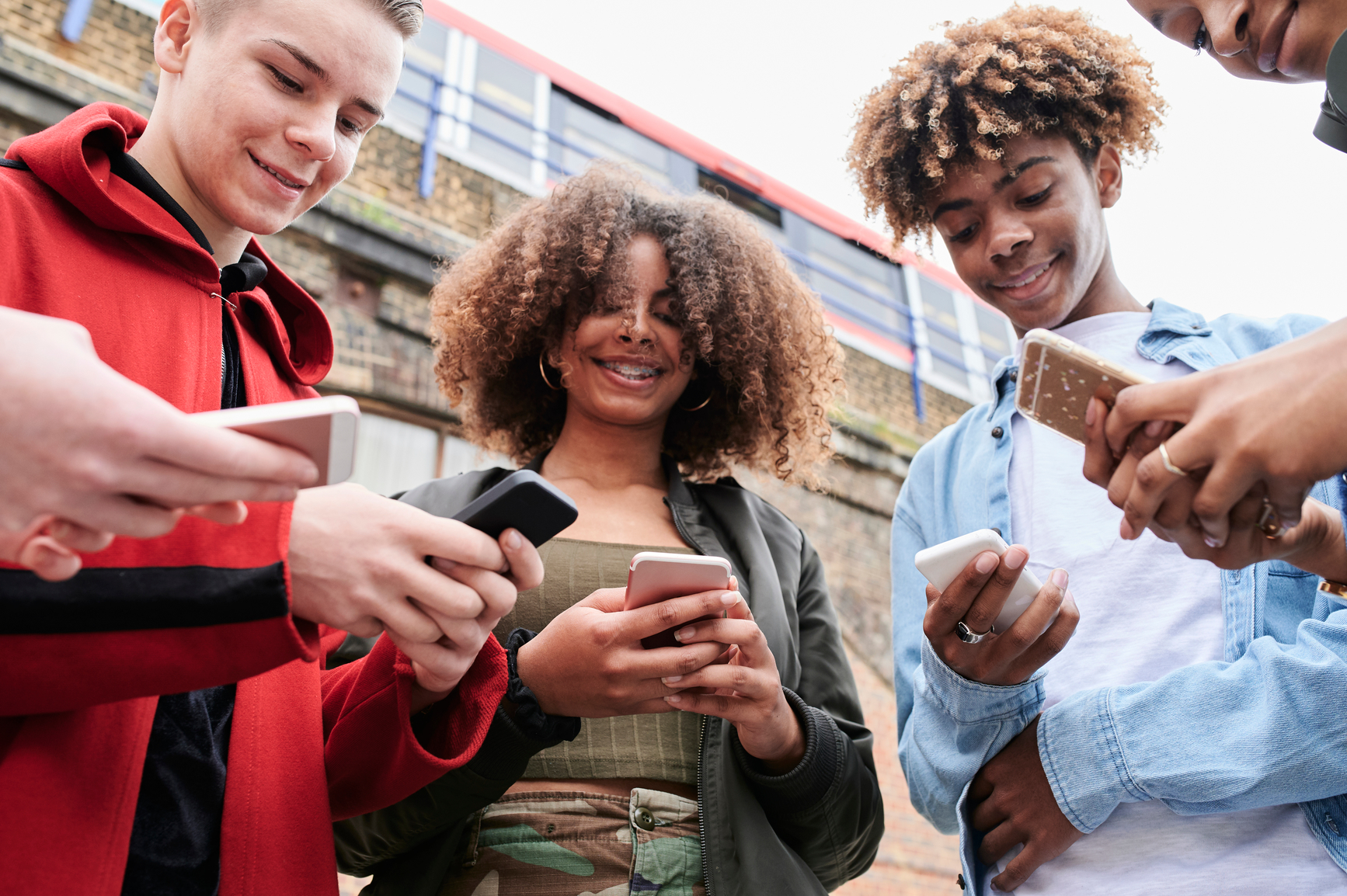 Stocksy_txp747ce32eA1i300_Medium_2688799 (2)